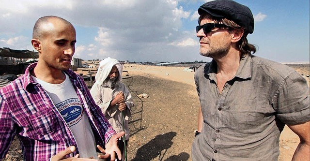 Im Gesprch: Andreas Altmann mit einem Palstinenser   | Foto: Colin Rosin