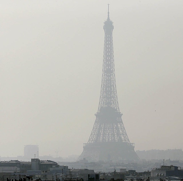 Smog ist in Europa selten geworden &#8...in Paris fast nicht mehr zu erkennen.   | Foto: dpa