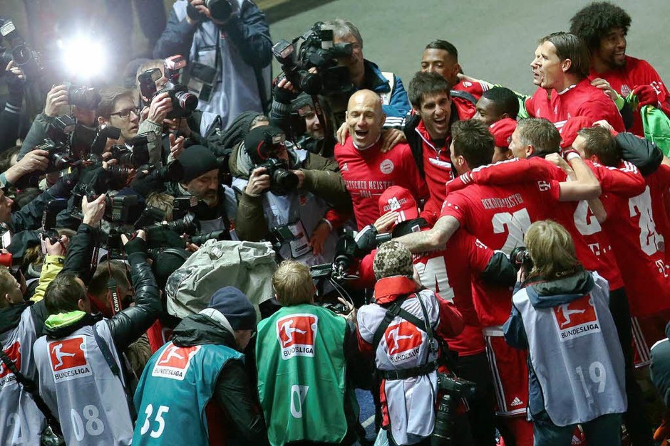 Der FC Bayern München hat die deutsche Fußball-Meisterschaft gewonnen – was auch abgezockte Profis jubilieren lässt. (Foto: dpa) Der FC Bayern München hat die deutsche Fußball-Meisterschaft gewonnen – was auch abgezockte Profis jubilieren lässt. (Foto: dpa)