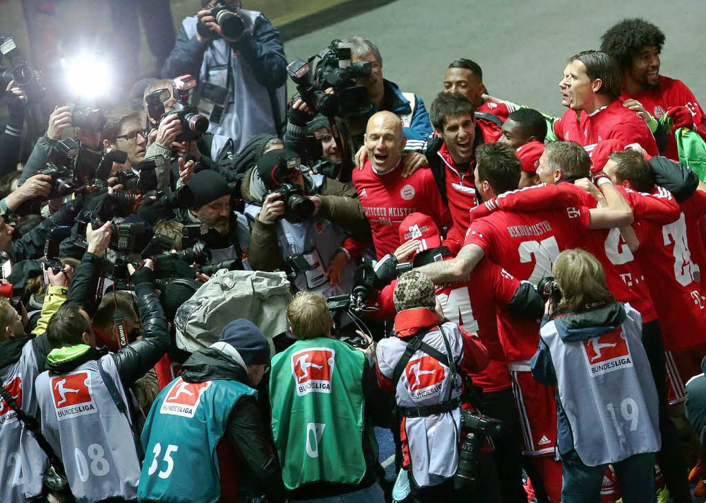 Der FC Bayern Mnchen hat die deutsche Fuball-Meisterschaft gewonnen – was auch abgezockte Profis jubilieren lsst.