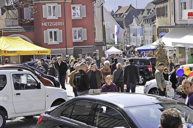 Autos ziehen jedes Jahr viele Menschen in die Mllheimer Innenstadt.  | Foto: mps