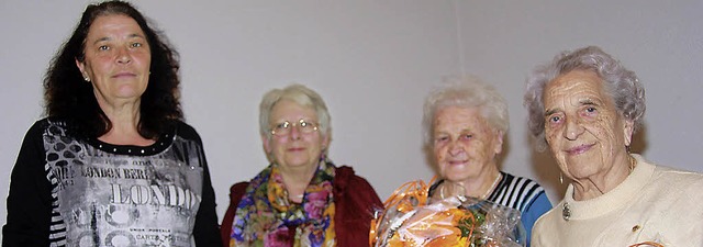 Die Vorsitzende Maria Haberer, die neu...nna Jost (40 Jahre im VdK, von links)   | Foto: Heiner Fabry