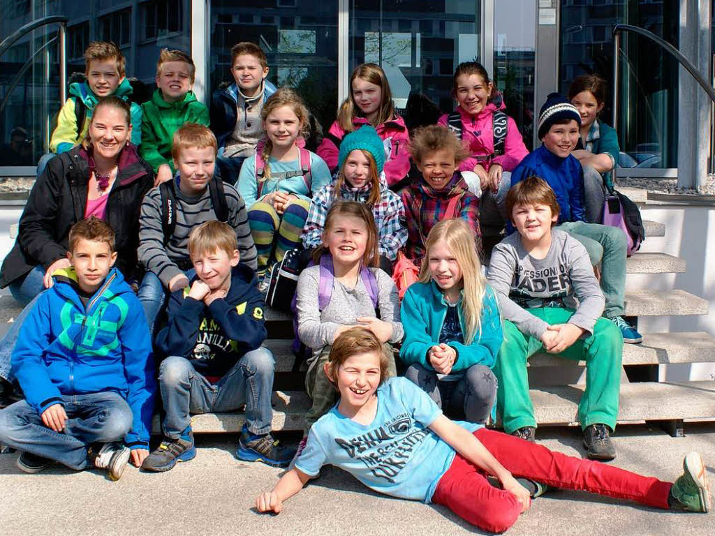 Die Klasse 4b der Schauinslandschule Freiburg-Kappel mit ihrer Lehrerin Catharina Greifenhagen. Die Klasse 4b der Schauinslandschule Freiburg-Kappel mit ihrer Lehrerin Catharina Greifenhagen.