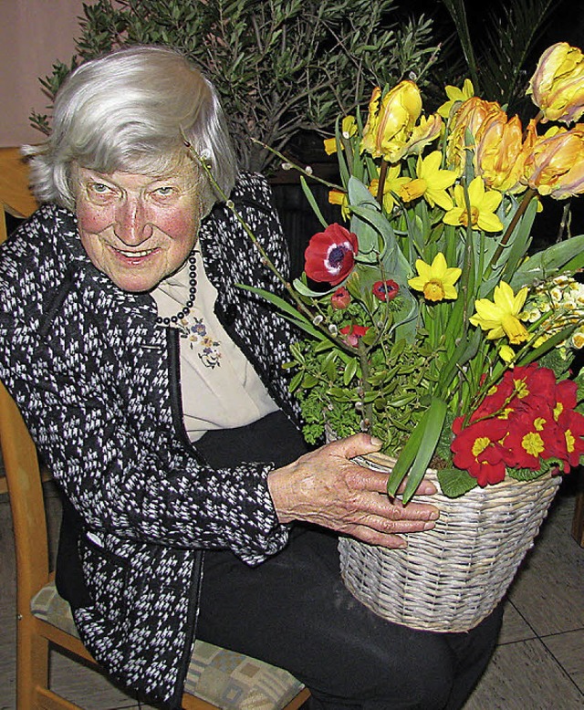 Ein groer Blumenstrau zum Dank: Liob... des katholischen Kirchenchors ttig.   | Foto: privat