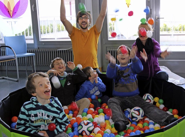 Volltreffer: Die Kinder haben Spa und...ssen sich fr Ergotherapie verwenden.   | Foto: Eva Korinth