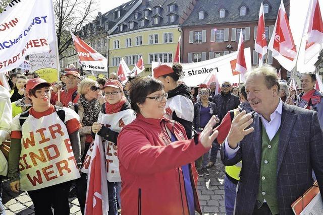 Auch 300 Stadtmitarbeiter streiken