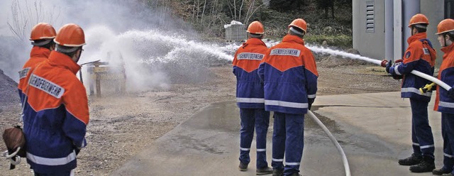 Bei ihrer Jubilumsprobe lschten die ...uvern ein loderndes Feuer im Bauhof.   | Foto: Christian John