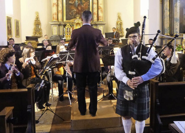 Christian Schner mit dem Dudelsack beim Konzert des  Musikvereins in  Horben.   | Foto: anne Freyer