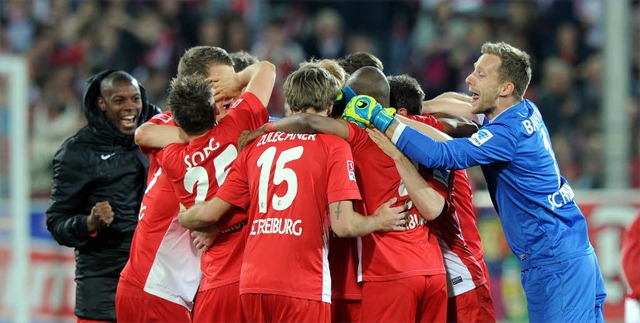 Groe Freude und Erleichterung beim SC...dem 3:2-Sieg gegen den 1. FC Nrnberg.  | Foto: Meinrad Schn