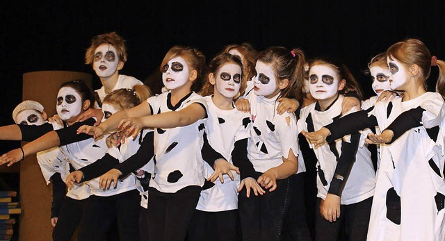 Die Dancing Queens als Wesen aus dem J...ren auch zur Familie der Sportfreunde.  | Foto: H.  Spengler