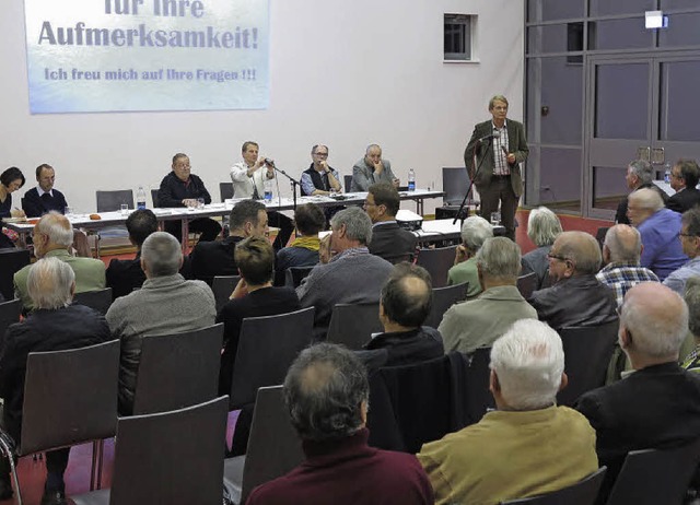 Bei der Mitgliederversammlung des Brg...Gerhard Kaiser die Alternativplanung.   | Foto: Philipp