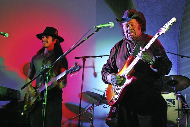 Guitar Shorty (rechts) begeisterte zusammen mit der Walter Johnson Band   | Foto: Thomas Loisl Mink