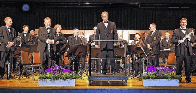 Begeistert applaudiert das Publikum de...ar Musik aus Filmklassikern zu hren.   | Foto: Freudig