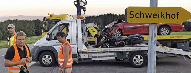 Ein Unfall bei Schweikhof forderte die Wehrleute.   | Foto: Wolfgang Adam