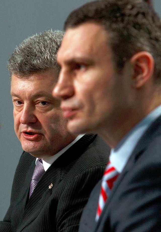 Vitali Klitschko (rechts) hat auf sein...sten von Pjotr Poroschenko verzichtet.  | Foto: AFP