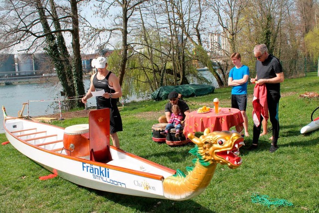 Frnkli heit das neue Drachenboot. Es...e nach chinesischer Tradition getauft.  | Foto: Albert Greiner