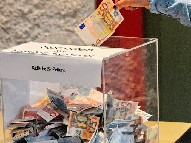 Die Spendenbereitschaft war riesig. Fa...0 Euro kamen an einem Abend zusammen.   | Foto: Philippe Thines