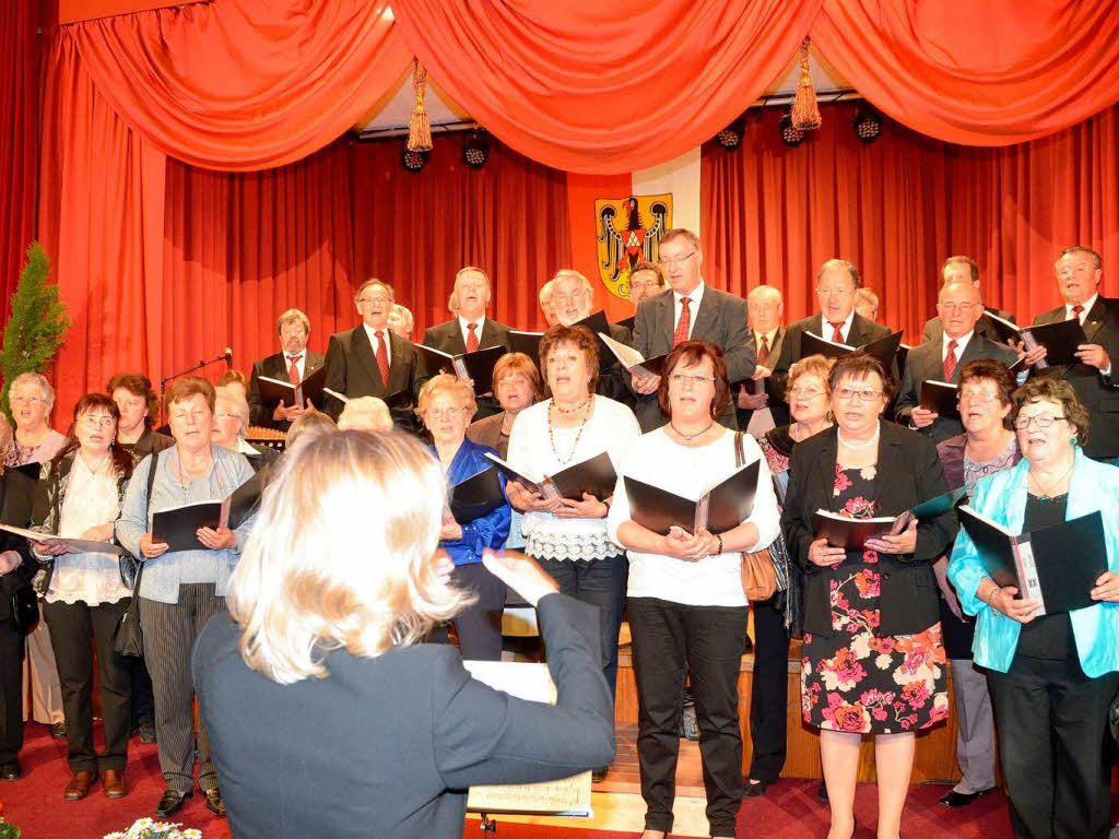Die Breisacher Chorgemeinschaft beglckwnschte Brgermeister Rein auf musikalische Art und Weise.