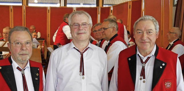 Der langjhrige Dirigent Franz Kiesewe...Oberbadischen Blasmusikverband geehrt.  | Foto: Simon Tenz