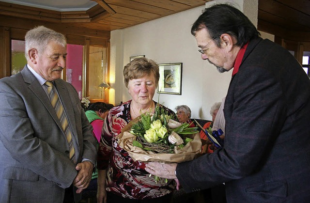 Seit 20 Jahren ist Friedhilde Mller V...und Brgermeister Martin Obert geehrt.  | Foto: elisabeth jakob-klblin