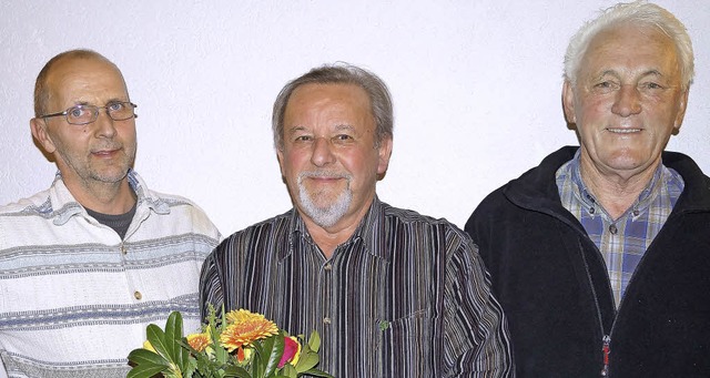 Gemeinschaftsleiter  Andreas Wehrle (l...rd Weber fr 25 Jahre Mitgliedschaft.   | Foto: Hartenstein