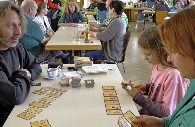 Am Spieletag der Realschule im Thomasheim hatten alle Altersstufen ihren Spa.   | Foto: Eva Korinth