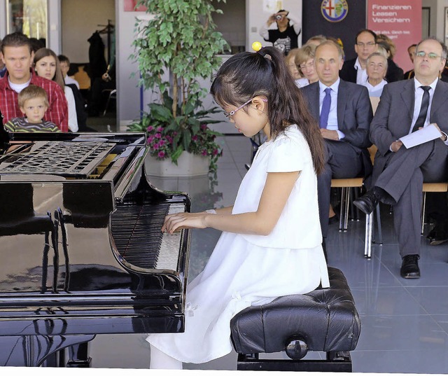 Die erst achtjhrige Chen Jasmin Zhang...it einem hoch musikalischen Ausdruck.   | Foto: Peter Heck