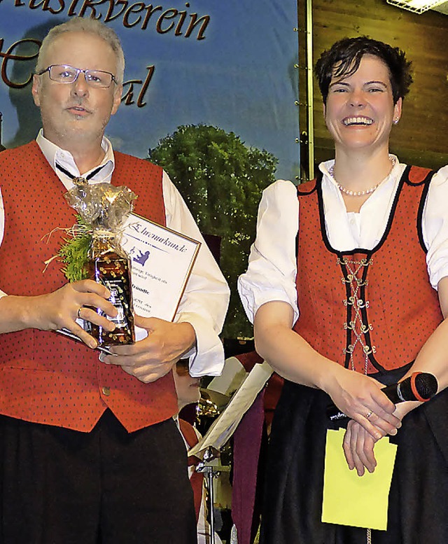 Zum Ehrendirigenten wurde   Wilfried T...einschefin  Veronika Kaiser  ernannt.   | Foto: Doris Dehmel
