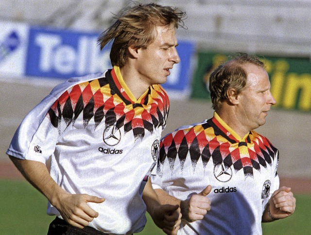 Jrgen Klinsmann (links) und Berti Vog...t. Nun arbeiten beide wieder zusammen.  | Foto: dpa
