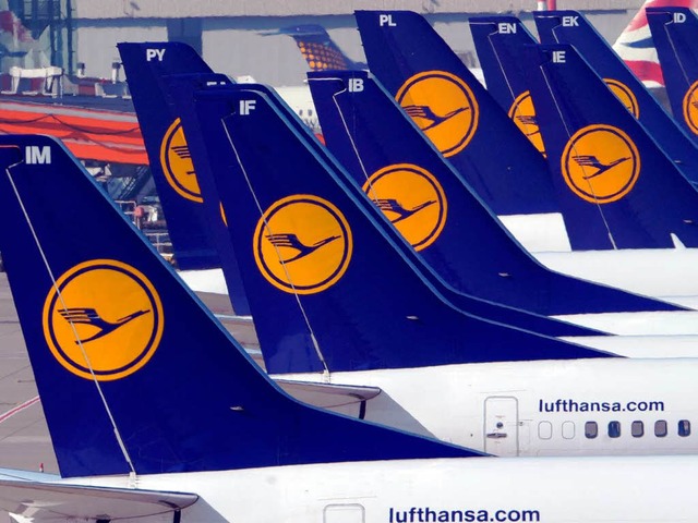 Die Lufthansa streicht von Mittwoch bis Freitag 3800 Verbindungen  | Foto: dpa