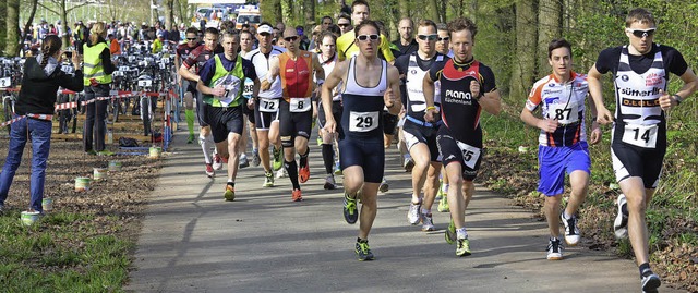 Auf der Bellenhhe unterwegs: Nach dem...und  Kevin Gtz (Nr. 29) schon vorne.   | Foto: Murst