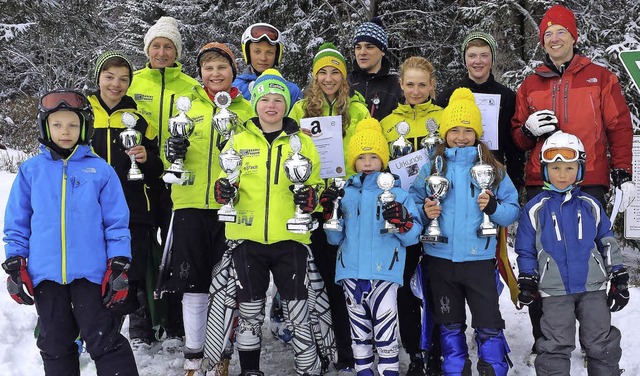Bei den alpinen Bezirksmeisterschaften... der Skiclub Kandel 10 von 18 Titeln.   | Foto: Verein