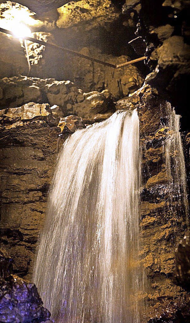 Wasserfall unter der Erde: Blick in die Tschamberhhle  | Foto: BZ