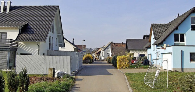 Vor den letzten Husern im Gebiet Wock...gen eine berschwemmung zu verhindern.  | Foto: Monika Vollmar