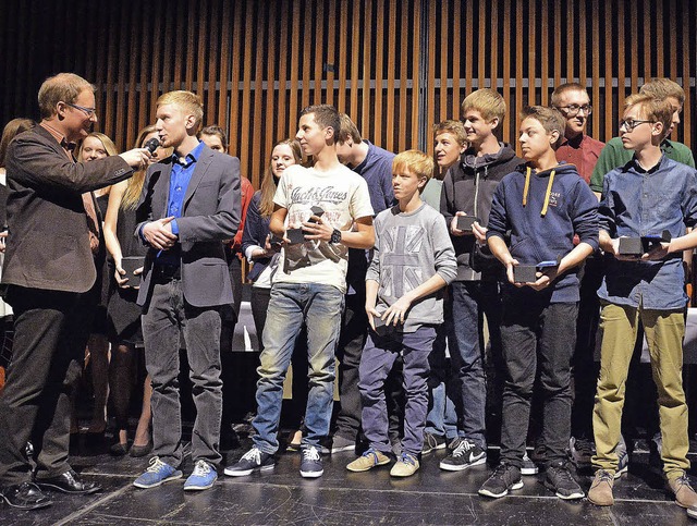 Jugendliche bei der Sportlerehrung der...ine Frdernachschlag fr die Vereine.   | Foto: Barbara Ruda