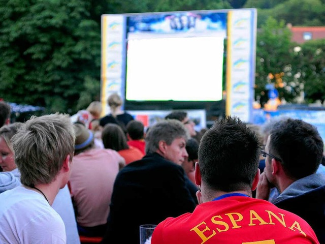 Das gemeinsame Fuballschauen wird whrend der WM wohl wieder  Massen  anziehen.  | Foto: thomas kunz