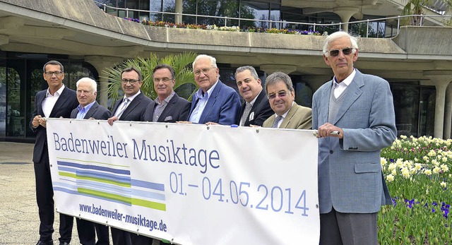 Die Erfinder, Organisatoren und Haupts...Badenweiler Musiktage vor dem Kurhaus   | Foto: Umiger