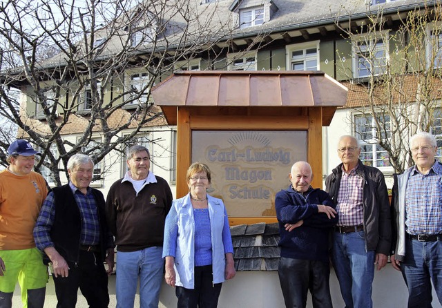 Endlich ist es da - das Namensschild f...dreas Rombach, und Gotthard Zhringer   | Foto: Eva Korinth