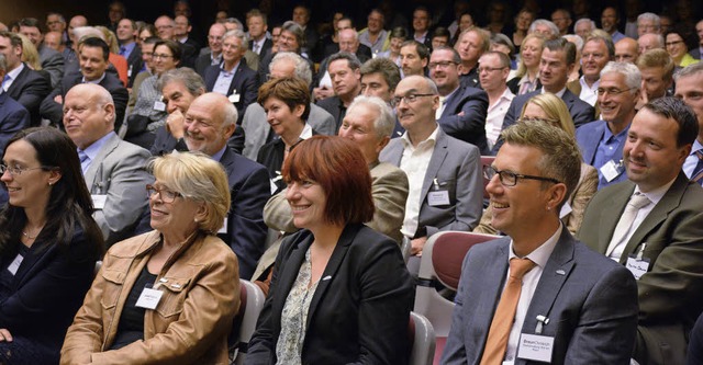 Gut unterhalten fhlten sich die Zuhrer beim Wirtschaftstreffen im Rathaussaal.  | Foto: Hannes Lauber