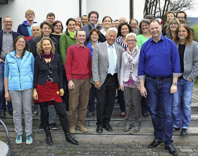 Insgesamt 30 Jugendreferenten aus dem ...rtreter Wolfgang Lcker (vorne Mitte).  | Foto: Susanne Kanele