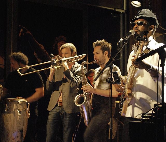 Berliner Band Jazzanova mit Snger Paul Randolph (rechts)   | Foto: Mink