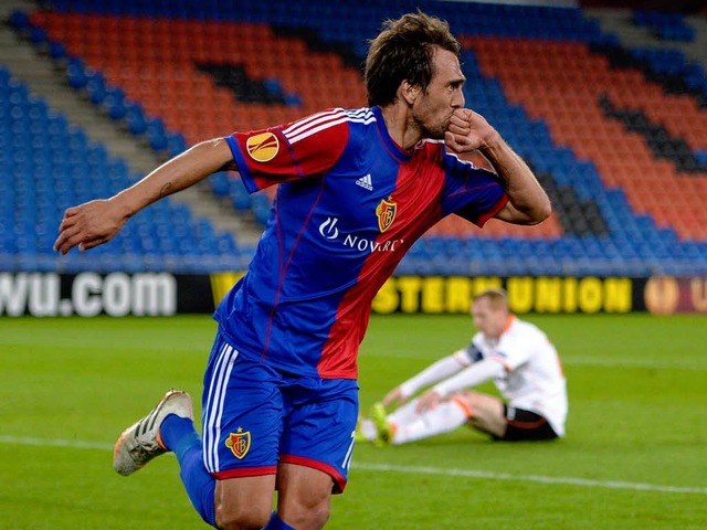 Delagdo bejubelt sein Tor gegen Valenc...ten bleibt es im Stadion relativ ruhig  | Foto: AFP