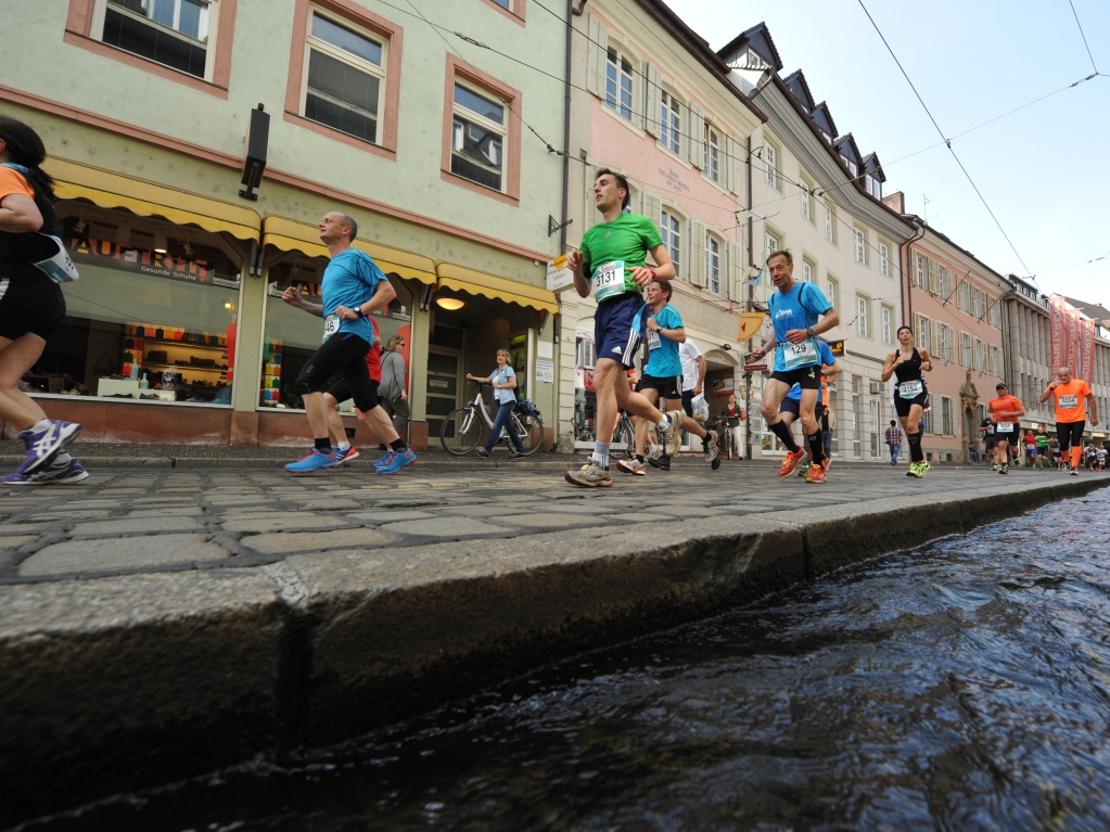 So ein Marathon hat viele Gesichter: Lufer, Zuschauer, Helfer, Organisatoren, Musiker...