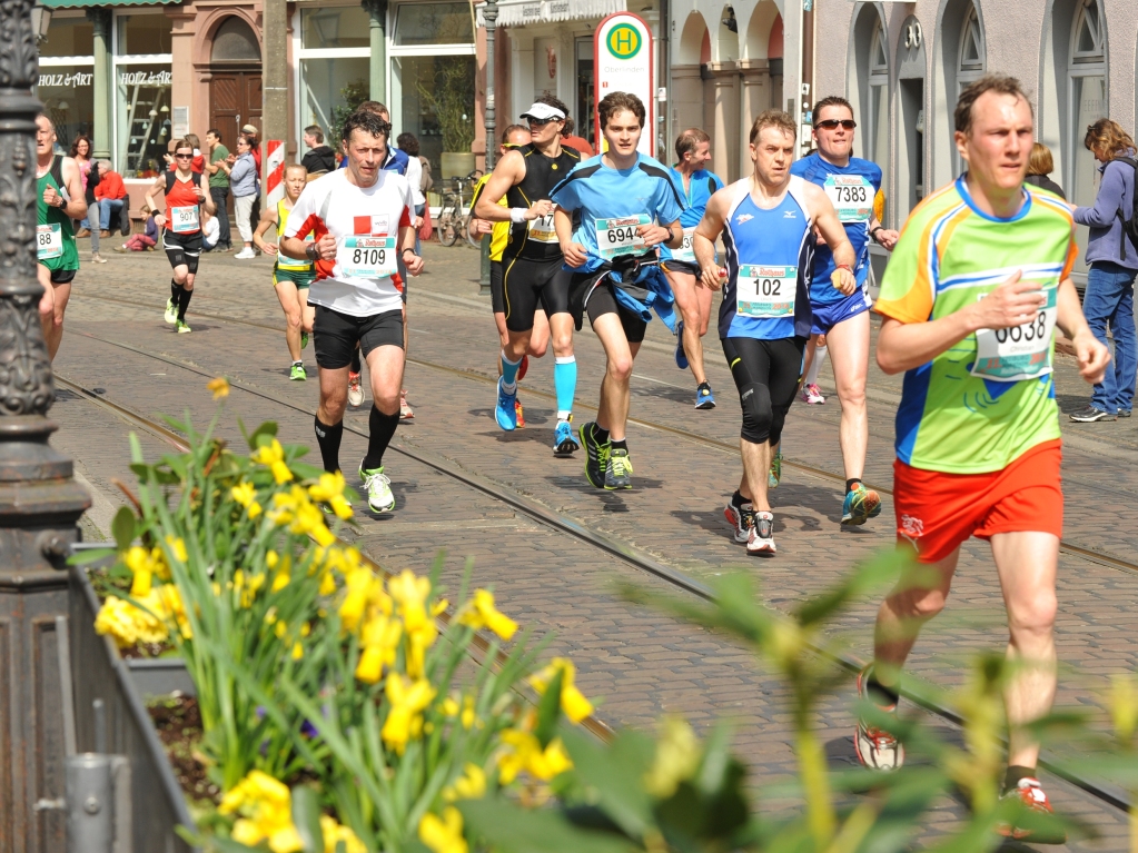 So ein Marathon hat viele Gesichter: Lufer, Zuschauer, Helfer, Organisatoren, Musiker...