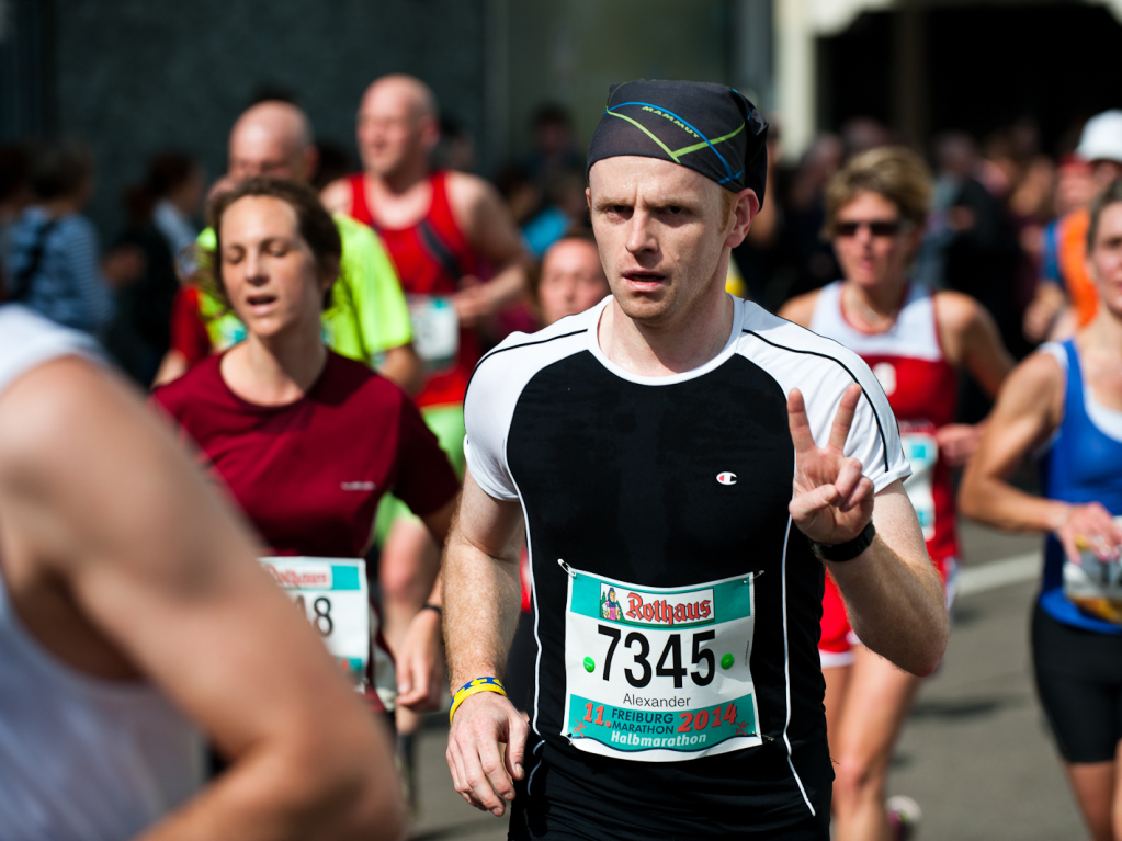 Einige Lufer treibt sportlicher Ehrgeiz, andere wollen vor allem dabei sein. Der 11. Freiburger Marathon ist ein Lauffest fr Profisportler, Freizeitlufer, Freunde, Familie und Schaulustige.