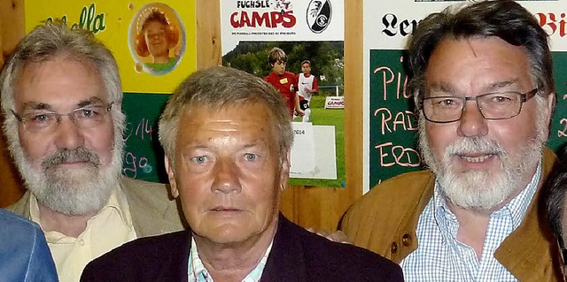 Der Fuballclub Lenzkirch ehrte treue ...averkamp (50) und Jochen Keller (25) .  | Foto: Heidrun Simoneit
