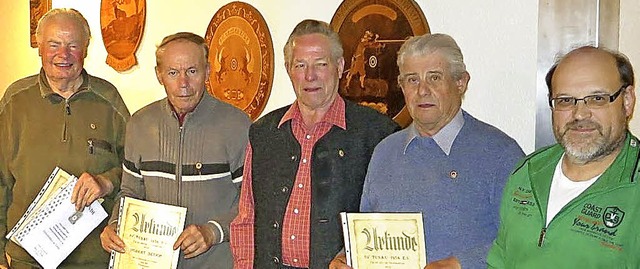 Oberschtzenmeister  Bernhard Philipp ... dem Verein seit 60 Jahren treu sind.   | Foto: ZVG
