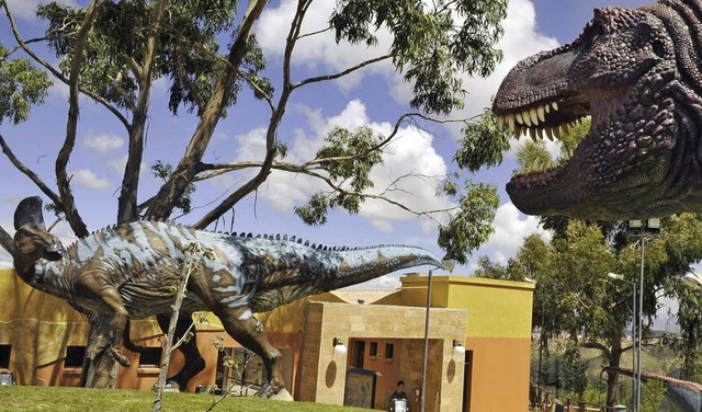 View of an aclylic-made Tyrannosaurus ...y of Sucre, Bolivia on March 27, 2010.  | Foto: Bild honorarfrei