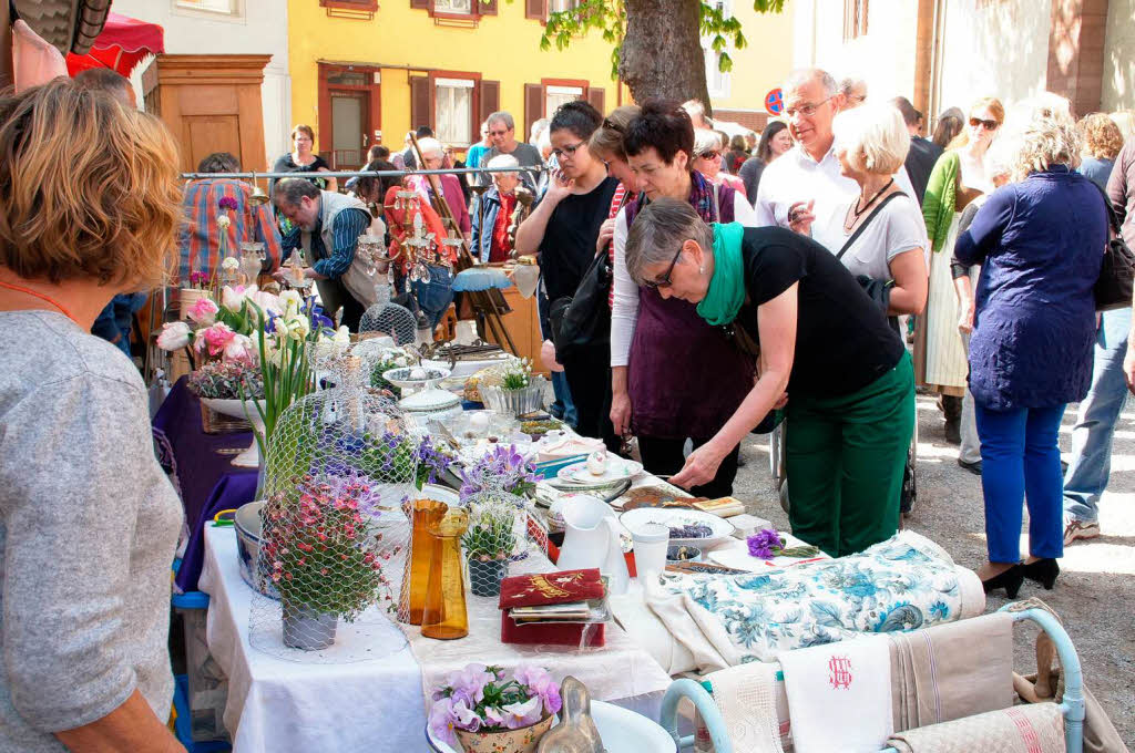 Blhendes Endingen und Antikmarkt: Am Sonntag drngten sich die Besucher in der Innenstadt.