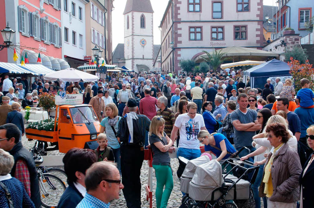 Blhendes Endingen und Antikmarkt: Am Sonntag drngten sich die Besucher in der Innenstadt.